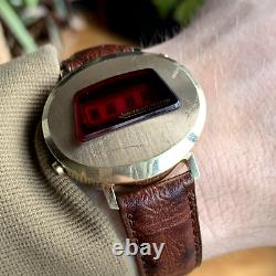 1970's Jaeger-LeCoultre Master Quartz LED Wristwatch UFO Case 10K GF Wristwatch