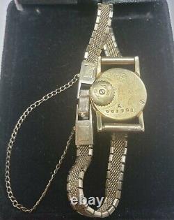 Vintage Jaeger LeCoultre Ladies Wristwatch 18k Solid Gold Case WORKS LOOK