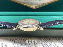 Belle montre-bracelet automatique vintage Lecoultre avec boîte et papiers