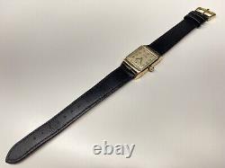 Belle montre-bracelet mécanique suisse vintage Lecoultre Tank avec boîte et papier