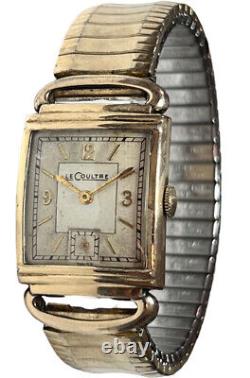 La montre-bracelet rectangulaire très inhabituelle en or jaune 10k pour homme de LeCoultre