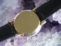 Montre-bracelet en or 14 carats vintage LeCoultre Beau Brummel avec boîte et papiers.