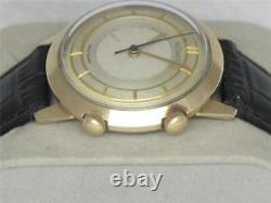 Montre-bracelet manuelle alarme Memovox en or 10 carats Le Coultre 35mm vintage, en marche