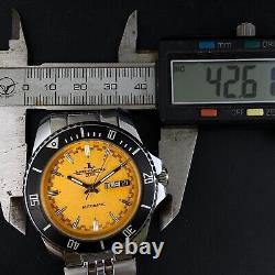Montre-bracelet pour hommes automatique avec jour et date Vintage Swiss Jaeger LeCoultre Club FL06