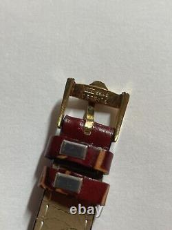 Montre vintage Jaeger LeCoultre en or jaune massif 18 carats avec bracelet en cuir et mouvement manuel pour dames.